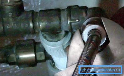 Тепер можна прикрутити шланг Тепер можна прикрутити шланг