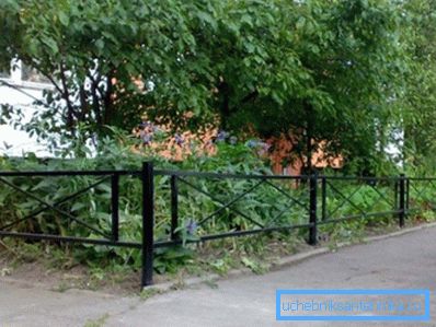 Акуратна сталева огорожа Акуратна сталева огорожа