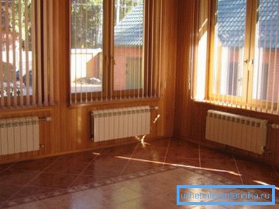 Алюмінієві радіатори в інтер'єрі заміського будинку Алюмінієві радіатори в інтер'єрі заміського будинку
