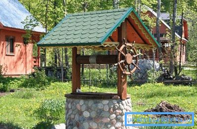 Бетонний колодязь, стилізований під старовину. Бетонний колодязь, стилізований під старовину.