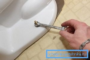 Болти затягуємо дуже обережно, без зайвих зусиль. Болти затягуємо дуже обережно, без зайвих зусиль.