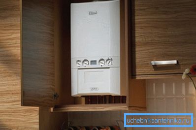 Побутовий газовий котел прекрасно поміщається на кухні і не вимагає виділення окремого приміщення Побутовий газовий котел прекрасно поміщається на кухні і не вимагає виділення окремого приміщення