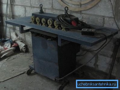 Колишній у вживанні фальці-прокатний верстат. Колишній у вживанні фальці-прокатний верстат.