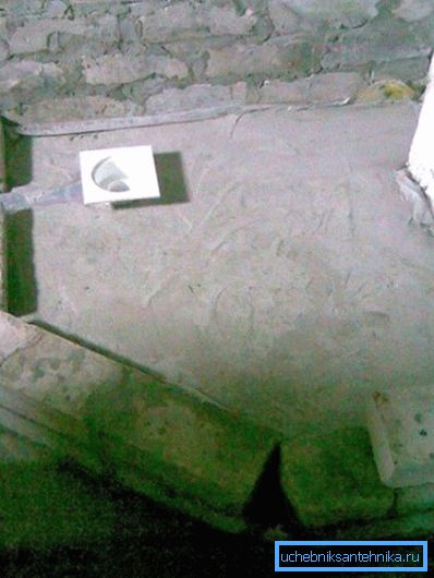 Чаша піддону заповнена розчином Чаша піддону заповнена розчином