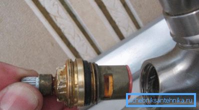 Демонтаж серцевини з змішувача Демонтаж серцевини з змішувача