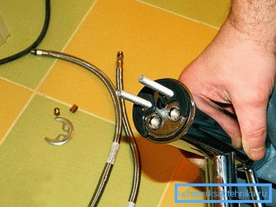 3924 Демонтаж старого змішувального пристрою