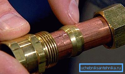 Для «холодного» з'єднання можуть застосовуватися компресійні фітинги Для «холодного» з'єднання можуть застосовуватися компресійні фітинги