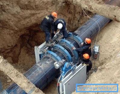 Для комунікацій, прокладених на глибині (на фото), кільцева жорсткість має першорядне значення Для комунікацій, прокладених на глибині (на фото), кільцева жорсткість має першорядне значення