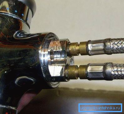 Для підключення до змішувача використовується різьблення м8 Для підключення до змішувача використовується різьблення м8