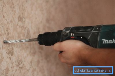 Для того різання отворів в стіні краще використовувати перфоратор Для того різання отворів в стіні краще використовувати перфоратор
