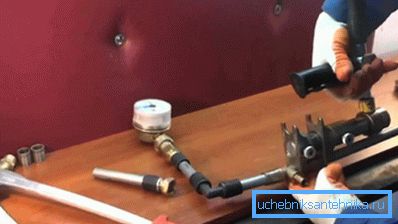 Для роботи краще використовувати фірмовий інструмент. Для роботи краще використовувати фірмовий інструмент.