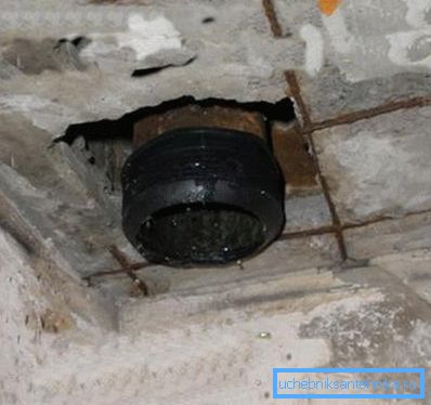 Для зниження шуму можна залишити чавунну хрестовину в перекритті