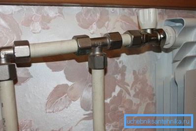 Досить часто для такої роботи використовували вироби з компресійними замками на фітингу, але професіонали стверджують, що подібне з'єднання в даних системах не може володіти достатнім рівнем надійності Досить часто для такої роботи використовували вироби з компресійними замками на фітингу, але професіонали стверджують, що подібне з'єднання в даних системах не може володіти достатнім рівнем надійності
