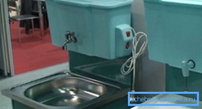 Дві системи з різними методами подачі води, які мають функції підігріву Дві системи з різними методами подачі води, які мають функції підігріву