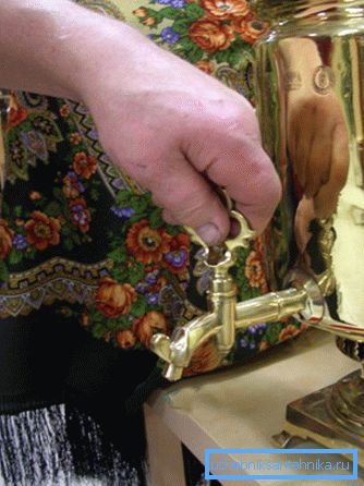 Якщо рукоятка НЕ провертається, не можна намагатися зірвати її силою Якщо рукоятка НЕ провертається, не можна намагатися зірвати її силою