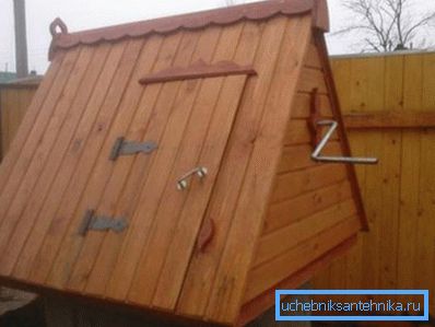Фото конструкції з дверцятами на схилі покрівлі Фото конструкції з дверцятами на схилі покрівлі