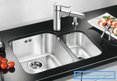 Фото кухонного миття. Фото кухонного миття.