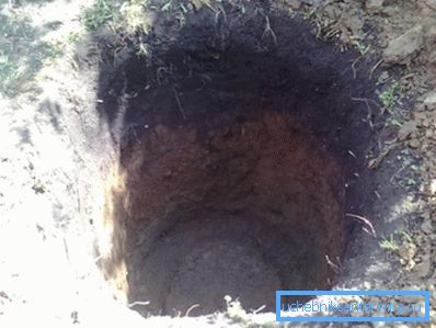 Фото негерметичной вигрібної ями Фото негерметичной вигрібної ями