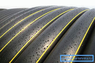 Газова поліетиленова труба маркується поздовжньої жовтою смугою. Газова поліетиленова труба маркується поздовжньої жовтою смугою.