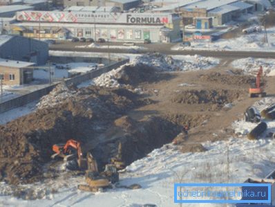 Глибина закладки водопровідних труб в північних районах вимагає великих витрат Глибина закладки водопровідних труб в північних районах вимагає великих витрат