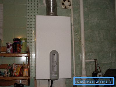 Виходячи з фотографії видно, що відведення продуктів горіння йде через одну шахту, в той час, як вентилювання приміщення здійснюється через інший канал Виходячи з фотографії видно, що відведення продуктів горіння йде через одну шахту, в той час, як вентилювання приміщення здійснюється через інший канал
