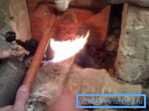 Використання пальника для ослаблення з'єднання Використання пальника для ослаблення з'єднання