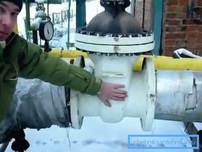 Використання такого матеріалу дозволяє покрити вироби зі складною формою Використання такого матеріалу дозволяє покрити вироби зі складною формою