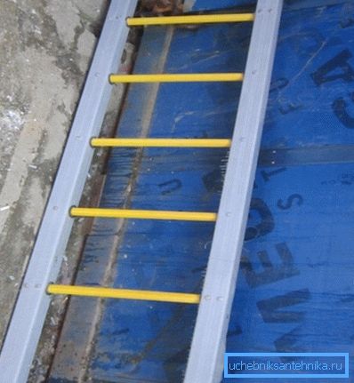 Каналізаційна і водостічна сходи зі склопластику Каналізаційна і водостічна сходи зі склопластику