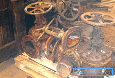 Клиновим засувок потрібні періодичні ревізія і ремонт. Клиновим засувок потрібні періодичні ревізія і ремонт.