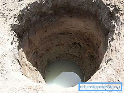 Коли з'явилася вода, відкачуємо її насосом. Коли з'явилася вода, відкачуємо її насосом.