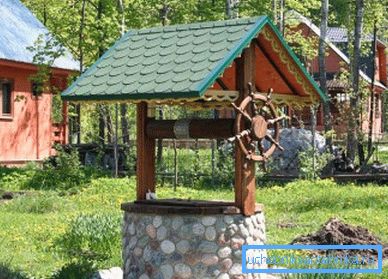 Колесо, виконане у формі штурвала, нагадує морські мотиви Колесо, виконане у формі штурвала, нагадує морські мотиви