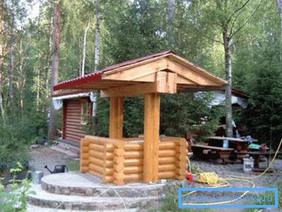 Колодязь з дерева для водопроводу. Колодязь з дерева для водопроводу.