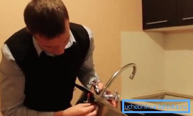 Кріплення змішувача до мийки Кріплення змішувача до мийки