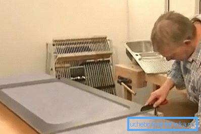 Кріплення трафарету струбцинами Кріплення трафарету струбцинами