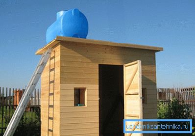 Краще покрити обшивку прозорим лаком або масло-воском. Краще покрити обшивку прозорим лаком або масло-воском.