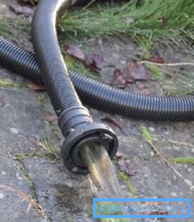 Краще взяти довгий шланг і відвести воду на значну відстань від джерела Краще взяти довгий шланг і відвести воду на значну відстань від джерела