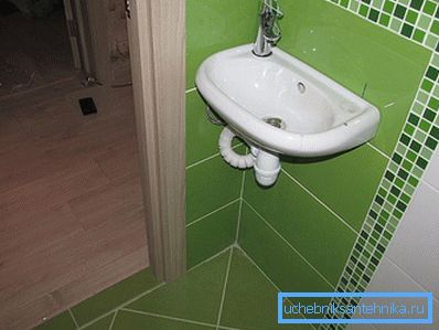 Маленька раковина на стіні Маленька раковина на стіні