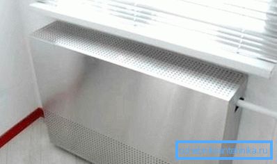 Металевий екран на батарею опалення з отворами для вільної циркуляції повітря Металевий екран на батарею опалення з отворами для вільної циркуляції повітря