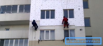 Багатоквартирні будинки все частіше забезпечуються утепленими фасадами. Багатоквартирні будинки все частіше забезпечуються утепленими фасадами.
