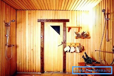 Мийна кімната з душем в сауні Мийна кімната з душем в сауні