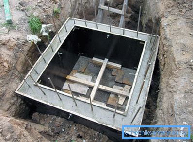 Монолітні колодязі вимагають будівництва складних опалубок. Монолітні колодязі вимагають будівництва складних опалубок.