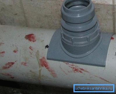 Монтаж відводу на полімерну фанову трубу Монтаж відводу на полімерну фанову трубу