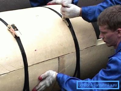 Монтаж шкаралупи на труби великого розміру. Монтаж шкаралупи на труби великого розміру.