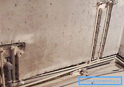 Монтаж трубопроводу в штробах Монтаж трубопроводу в штробах