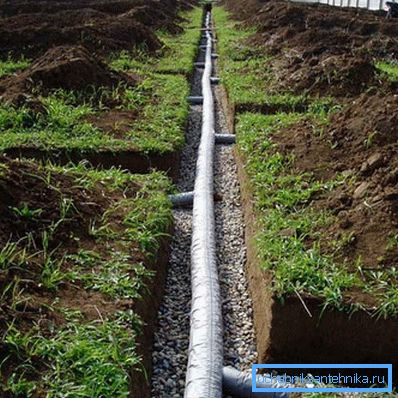 Монтаж водовідвідної системи на ділянці Монтаж водовідвідної системи на ділянці