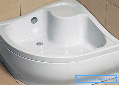 Можна знайти керамічні піддони для душових кабін з місцем для сидіння Можна знайти керамічні піддони для душових кабін з місцем для сидіння