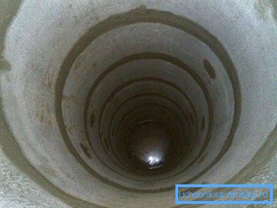 На фото - колодязь після чистки і промазування швів На фото - колодязь після чистки і промазування швів