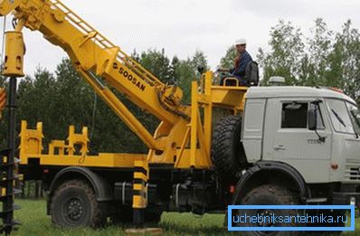 На фото- мобільна бурова установка На фото- мобільна бурова установка