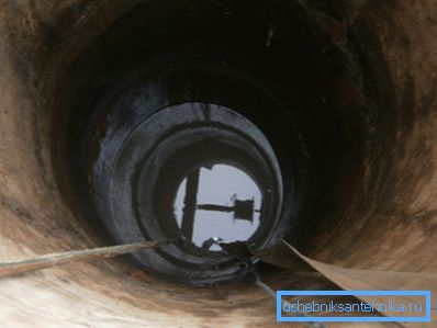 На фото- водозабірна шахта з зануреним насосом На фото- водозабірна шахта з зануреним насосом