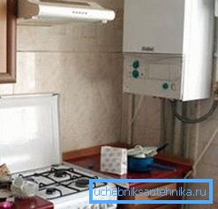 На фото - двоконтурний сучасний газовий котел для автономного квартирного обігріву На фото - двоконтурний сучасний газовий котел для автономного квартирного обігріву